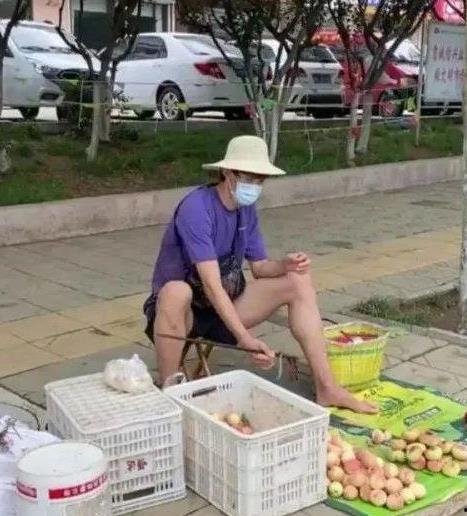 送外卖吃瓜体院,瓜果飘香暖人心